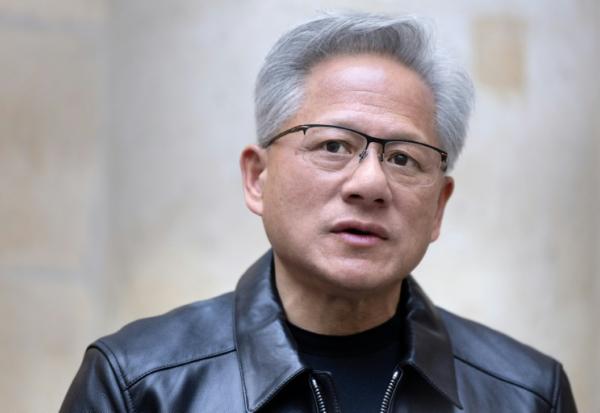 Le patron de Nvidia, Jensen Huang, lors d'une conférence de presse à Paris le 13 octobre 2026