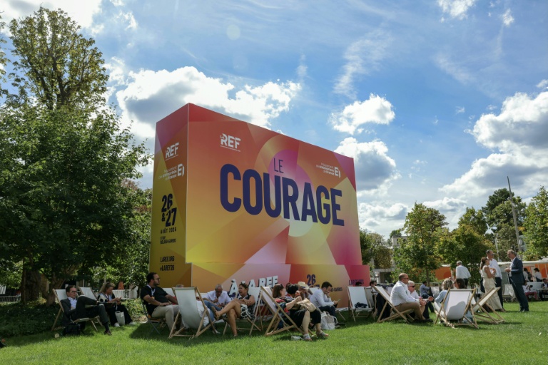 Des visiteurs à la REF 2026, sur le thème du courage, le 26 août 2026, à Paris