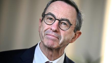 Le président de LR Bruno Retailleau lors d'une conférence de presse au Blanc-Mesnil, près de Paris, le 5 mars 2026