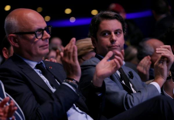Edouard Philippe (g) et Gabriel Attal à Paris, le 7 mai 2024