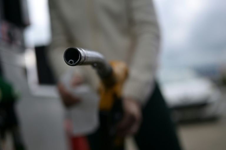 L'exécutif, astreint par ailleurs par la discipline budgétaire, n'envisage pas à ce stade de baisser les taxes sur les carburants