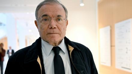 L'ex-PDG du groupe de grande distribution Casino, Jean-Charles Naouri ,arrive au palais de justice de Paris, le 1er octobre 2025