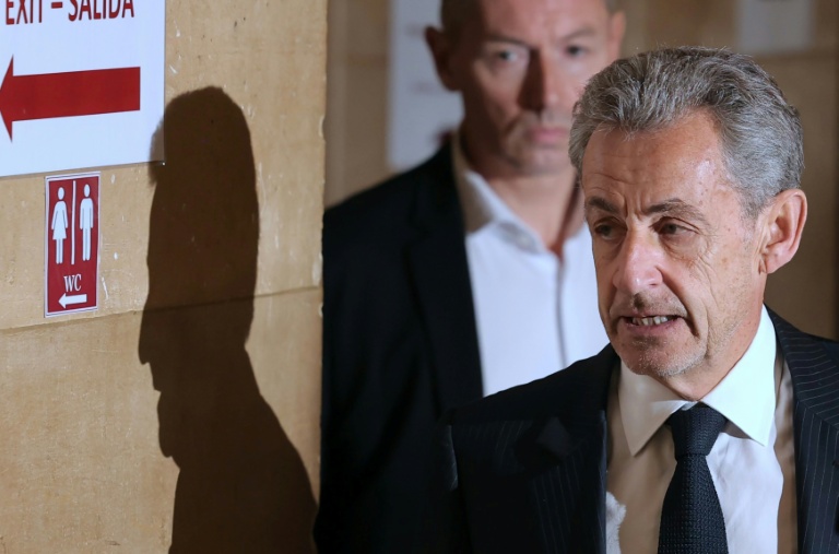 L'ancien président Nicolas Sarkozy arrive au palais de justice de Paris, le 7 avril 2026, pour son procès en appel dans l'affaire d'un financement libyen présumé de sa campagne présidentielle de 2007