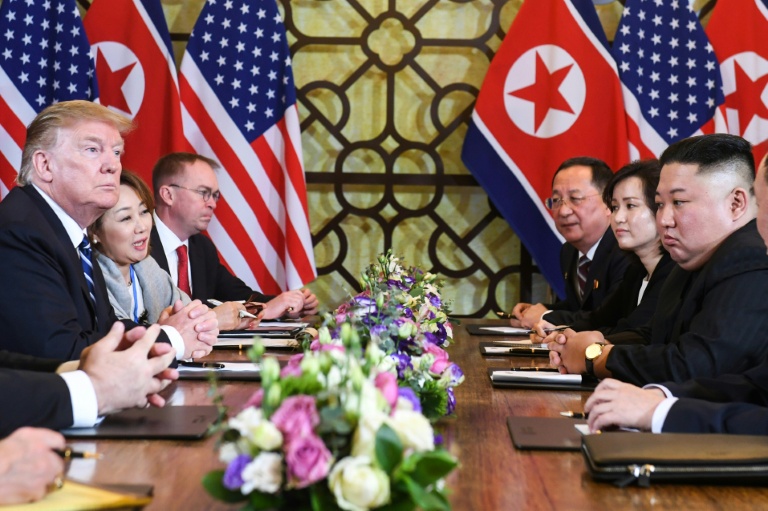 Le président américain Donald Trump et le dirigeant de la Corée du Nord Kim Jong Un lors de leur deuxième sommet, à Hanoi, le 28 février 2019
