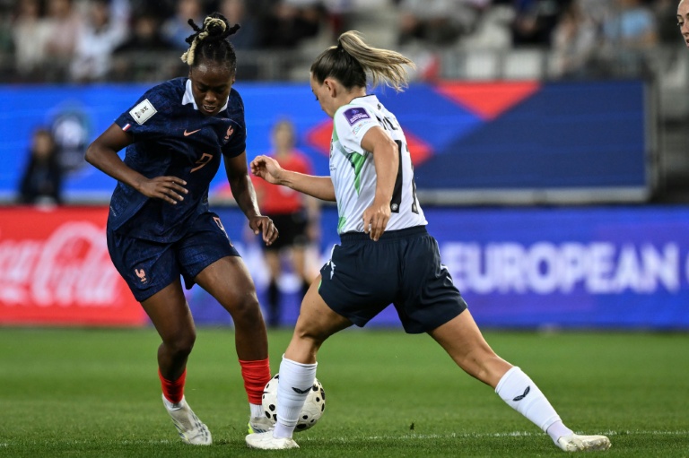 Melvine Malard, auteur du seul du match, qui donne la victoire à la France contre l'Irlande et la qualification pour le Mondial-2027.
