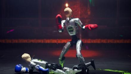 Deux robots de l'UFB (Ultimate Fighting Robot) s'affrontent à la BattleBots Arena de Las Vegas, le 6 janvier 2026