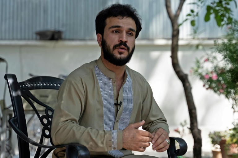 Zakir Anwari, dont le frère Zaki a été écrasé en 2021 sur le tarmac de l'aéroport de Kaboul par un avion de l'armée de l'air américaine alors qu'il tentait de fuir la capitale tombée aux mains des talibans, le 11 juin 2025 lors d'un entretien avec l'AFP à Kaboul