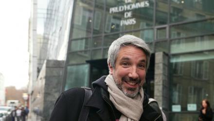 Guillaume Meurice, ancien humoriste de France Inter, devant le Conseil de Prud'hommes à Paris, le 10 décembre 2025