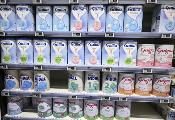 Des boîtes de lait infantile dans un supermarché près de Marseille, le 3 novembre 2022