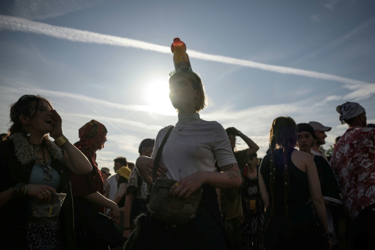 Des participants à une rave party illégale à Montvalent, dans le Lot, le 9 mai 2025