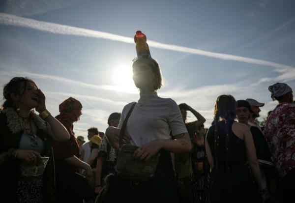 Des participants à une rave party illégale à Montvalent, dans le Lot, le 9 mai 2025