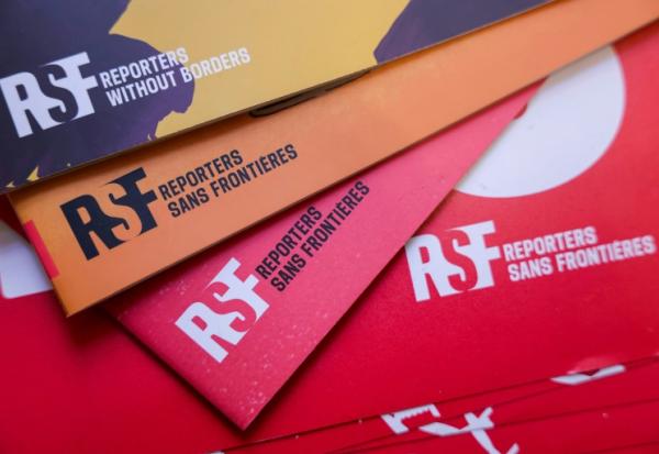 Des membres de l'équipe municipale se sont rués en kiosque début juin pour acheter des centaines de numéros de l'Essor Savoyard afin d'étouffer une affaire de viol, accusent lundi Reporters sans frontières (RSF) et l'hebdomadaire régional