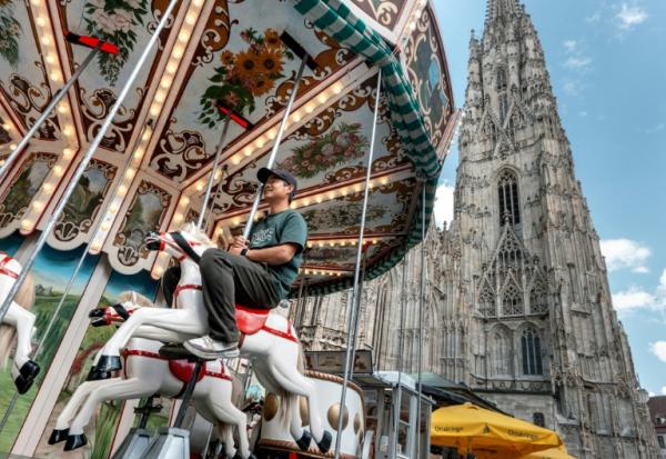 devant la cathédrale Saint-Étienne à Vienne, en Autriche, le 19 mai 2026
