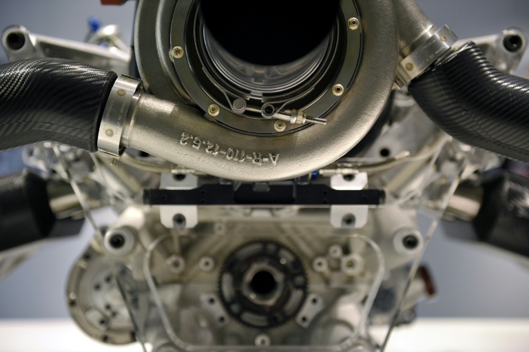 Photo d'archives d'un moteur de Formule 1 fabriqué par l'usine Renault Alpine de Viry Chatillon, le 18 décembre 2014
