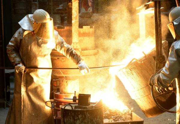 Des travailleurs dans la fonderie Marly près de Valenciennes, dans le Nord, le 23 janvier 2020