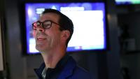 Un opérateur à la Bourse de New York le 13 octobre 2025