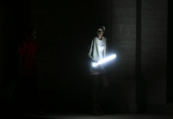 Dans une rue sans électricité de La Havane, le 21 mars 2026