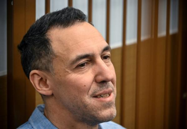 Le chercheur français Laurent Vinatier, dans le box des accusés lors d'une audience devant un tribunal de Moscou, le 14 octobre 2024