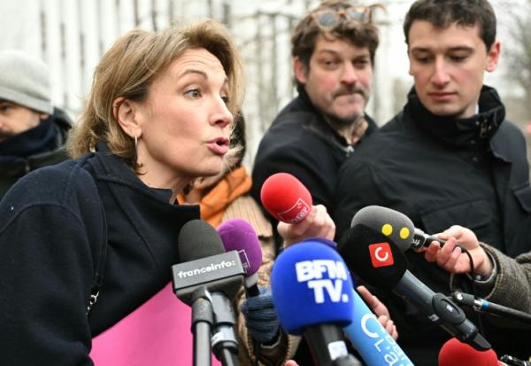 Marylise Léon, secrétaire générale de la CFDT, avait estimé qu'il s'agissait d'une "peau de banane" jetée dans les discussions en cours sur les retraites.