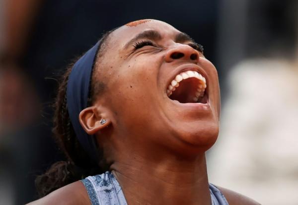 Coco Gauff exulte après sa victoire samedi en finale à Roland-Garros, contre la numéro un mondiale Aryna Sabalenka