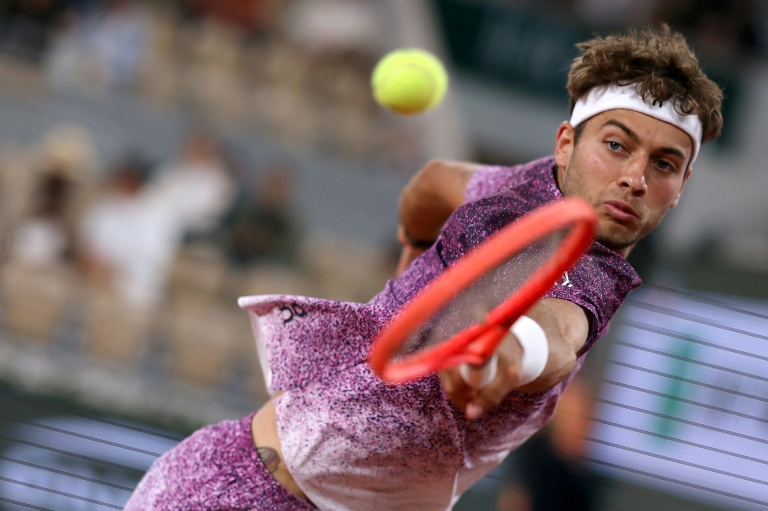 L'Italien Flavio Cobolli lors de sa victoire face au Canadien Félix Auger-Aliassime en quart de finale de Roland-Garros le 3 juin 2026
