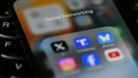 L'utilisation des réseaux sociaux représente une menace pour la santé des jeunes au même titre que le tabagisme, alertent des médecins britanniques 