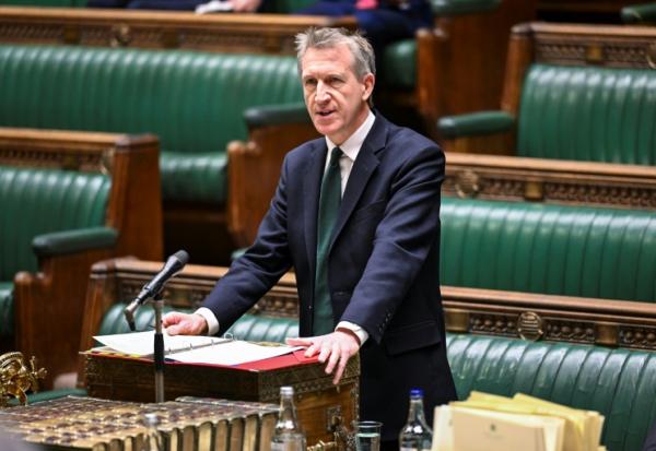 Photo diffusée par le Parlement britannique montrant Dan Jarvis, ministre en charge de la Sécurité, faisant une déclaration concernant une "alerte d'espionnage' émise par le MI5, le service de renseignement intérieur britannique, à la Chambre des communes à Londres, le 18 novembre 2025