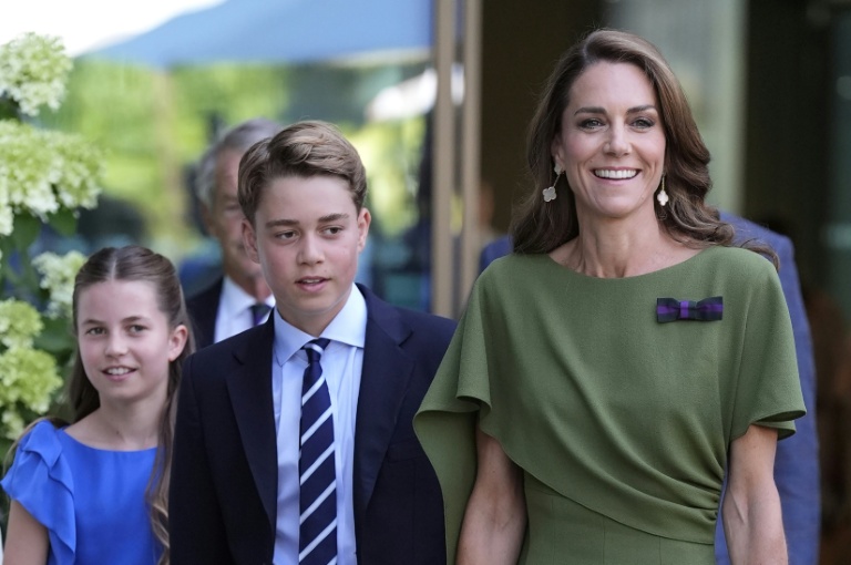 Catherine, princesse de Galles (à dr.), le prince George (au centre) et la princesse Charlotte à Wimbledon pour la finale du simple messieurs, le 12 juillet 2026