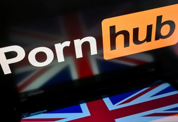 Le site Pornhub, qui avait arrêté en février d'accepter de nouveaux utilisateurs au Royaume-Uni, a annoncé mardi avoir rouvert l'accès pour les utilisateurs d'iPhones et d'iPads, qui imposent dans le pays une vérification de l'âge au niveau de l'appareil
