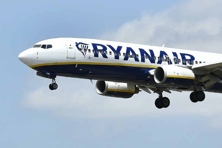 La compagnie aérienne irlandaise Ryanair a été condamnée par un tribunal belge à cesser dans un délai de trois mois plusieurs pratiques commerciales jugées 
