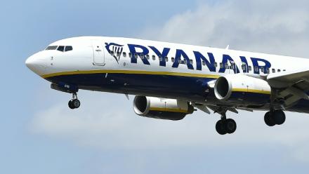 La compagnie aérienne irlandaise Ryanair a été condamnée par un tribunal belge à cesser dans un délai de trois mois plusieurs pratiques commerciales jugées "illicites", sous peine d'astreintes financières