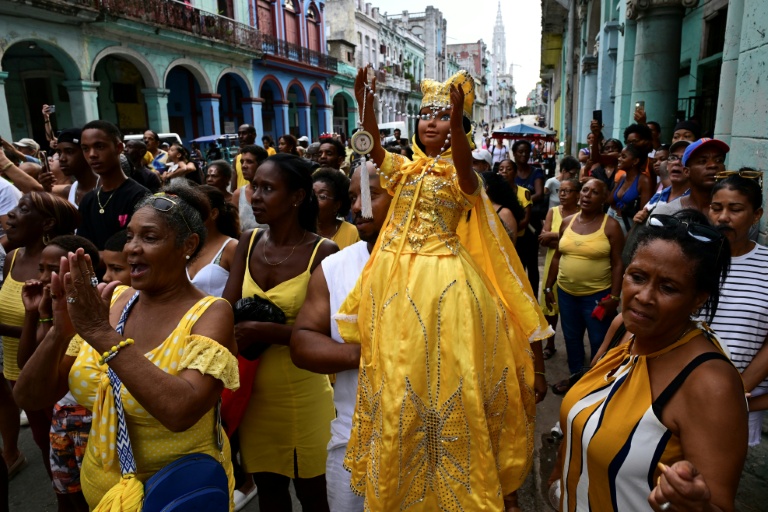 Des fidèles participent à une procession pour célébrer la Vierge de la Charité, Oshun dans la religion afro-cubaine, à La Havane, le 8 septembre 2026