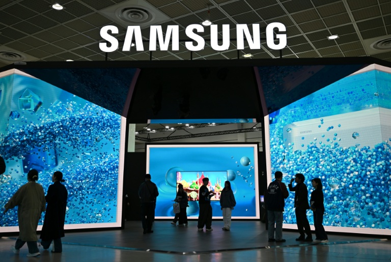 Le stand de Samsung Electronics lors d'un salon au centre de congrès et d'exposition COEX de Séoul, le 22 octobre 2025