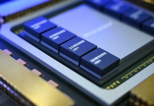 Le géant sud-coréen Samsung Electronics a dit s'attendre à un bond de plus de 780% sur un an de son bénéfice d'exploitation au troisième trimestre, porté par l'envolée des prix des semi-conducteurs et le boom de l'IA