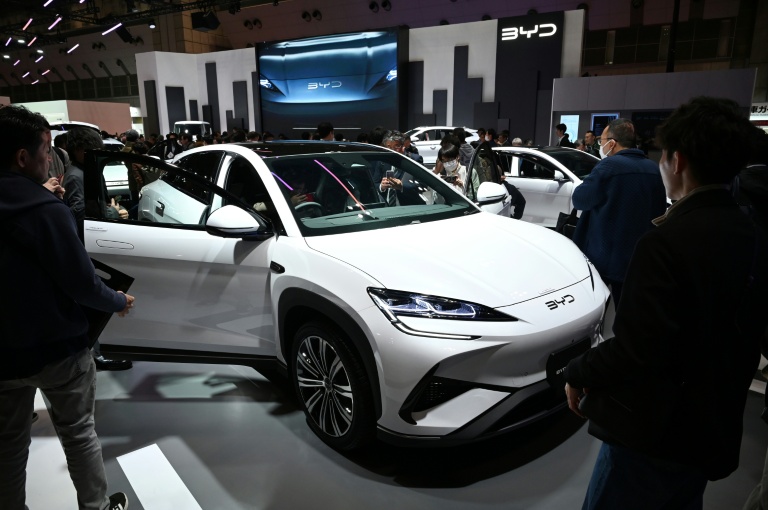 Une BYD Seal, berline électrique sportive chinoise, lors du Salon de la mobilité au Japon, à Tokyo, le 31 octobre 2025