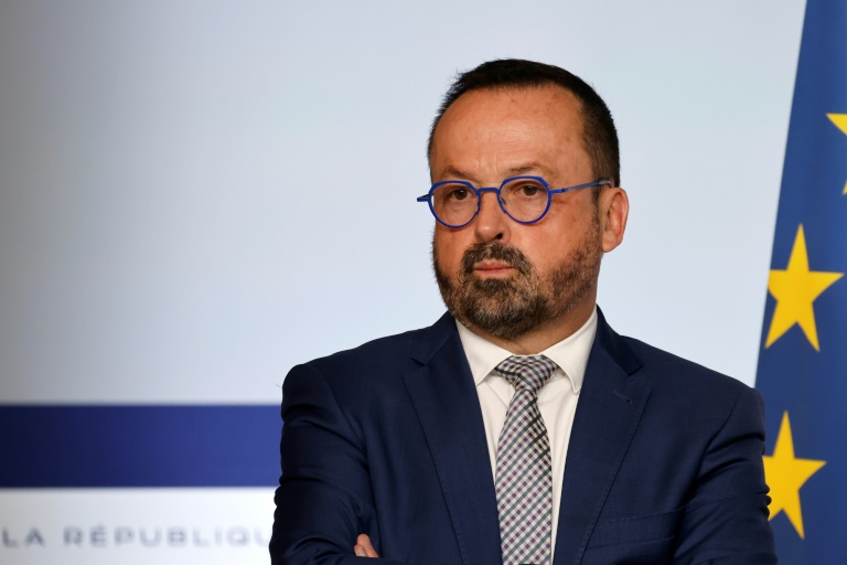 Le ministre chargé de la Santé et de l'Accès aux soins Yannick Neuder, le 28 avril 2025 à Paris