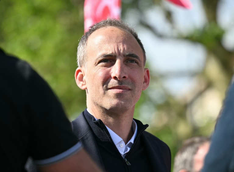 Le chef de Place publique et député européen Raphaël Glucksmann participe à une manifestation à Rouen, à l'occasion de la Fête du Travail, le 1er mai 2026
