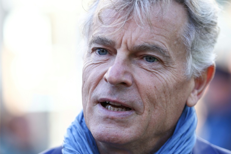 Fabien Roussel, le candidat communiste à l'élection présidentielle, manifeste contre la vie chère à Valenciennes le 17 octobre 2026