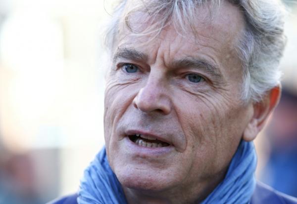 Fabien Roussel, le candidat communiste à l'élection présidentielle, manifeste contre la vie chère à Valenciennes le 17 octobre 2026