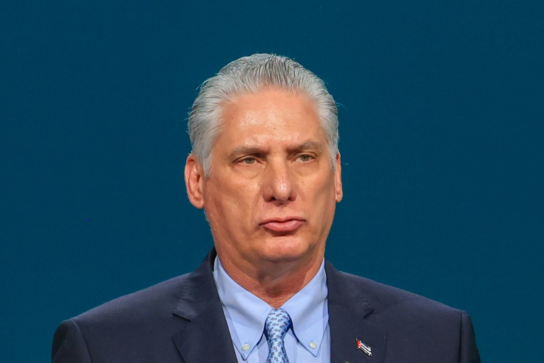 Le président cubain Miguel Diaz-Canel prend la parole lors de la session de haut niveau réunissant les chefs d'Etat et de gouvernement, dans le cadre du sommet des Nations unies sur le climat, à Dubaï, le 1er décembre 2023