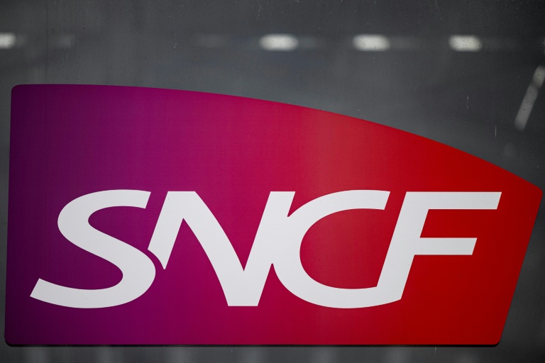 En 2023, la SNCF a aussi annoncé un plan à 35 milliards d'euros pour informatiser et rationaliser ses aiguillages.
