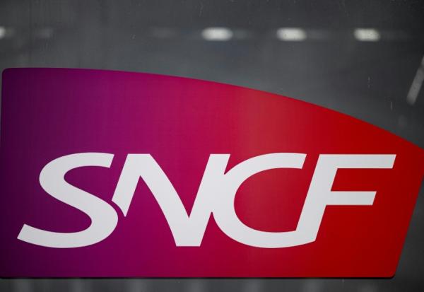 En 2023, la SNCF a aussi annoncé un plan à 35 milliards d'euros pour informatiser et rationaliser ses aiguillages.