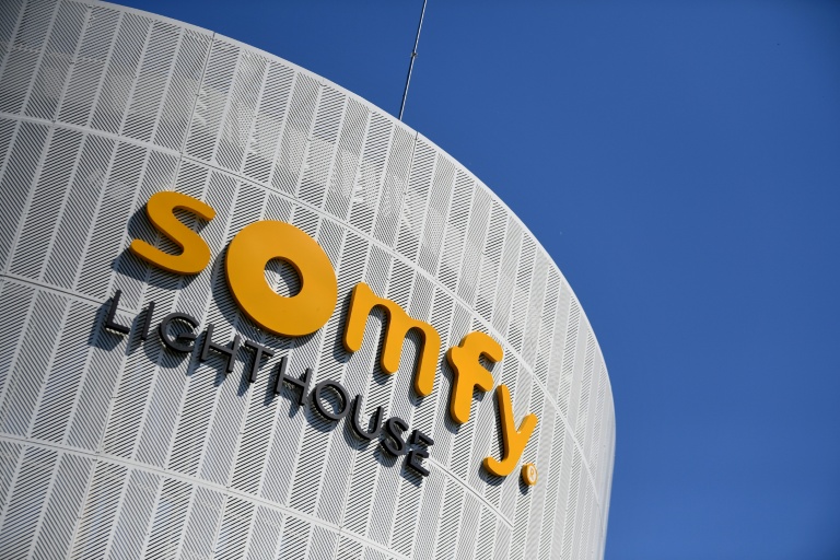 Le constructeur de moteurs de volets roulants et de domotique Somfy 