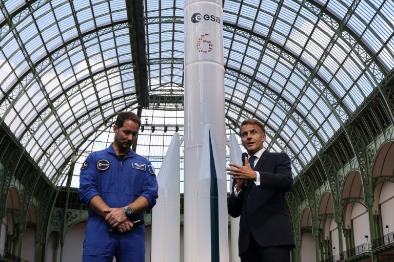 L'astronaute Thomas Pesquet et le président de la République Emmanuel Macron au Sommet international spatial à Paris le 9 septembre 2026