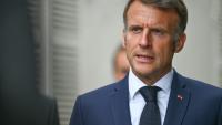 Le président Emmanuel Macron le 13 août 2025 à Bormes-les-Mimosas, dans le Var