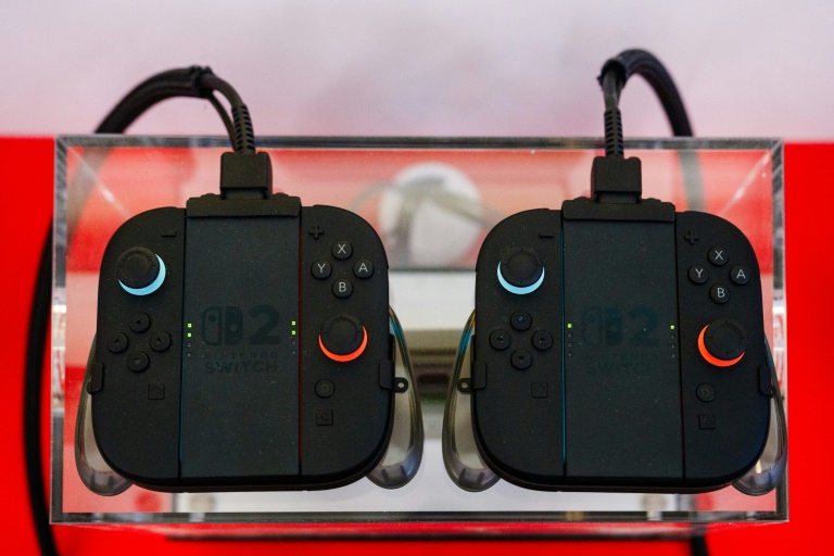 Des manettes amovibles de la nouvelle console de jeux vidéo Nintendo Switch 2 lors de sa présentation à Paris, le 2 avril 2025