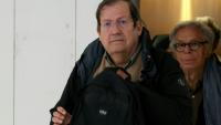 Nicolas Brimo (g) et Michel Gaillard, anciens présidents du Canard Enchaîné, arrivent au Tribunal Judiciaire de Paris à l'ouverture du procès des anciens dirigeants du journal satirique pour abus de biens sociaux, le 8 octobre 2024