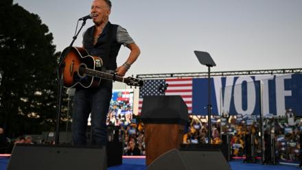 Bruce Springsteen lors d'un meeting de la démocrate Kamala Harris le 24 octobre 2025 en Géorgie
