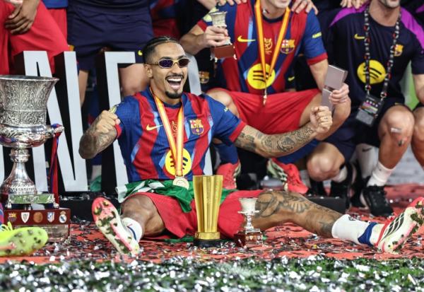 La joie de Raphinha, auteur d'un doublé pour Barcelone contre le Real Madrid en finale de la Supercoupe d'Espagne le 11 janvier 2026 à Jeddah