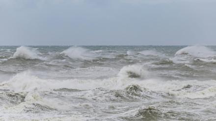La tempête Benjamin occasionnera de "violentes rafales de vent" et de "fortes vagues" sur la façade atlantique et le littoral de la Manche jeudi matin, selon Météo France